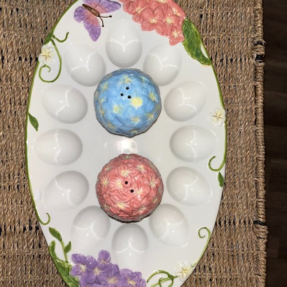 Bella Casa by Gantz, Vintage Deviled Egg Platter with S/P Shakers - Picture 1 of 16